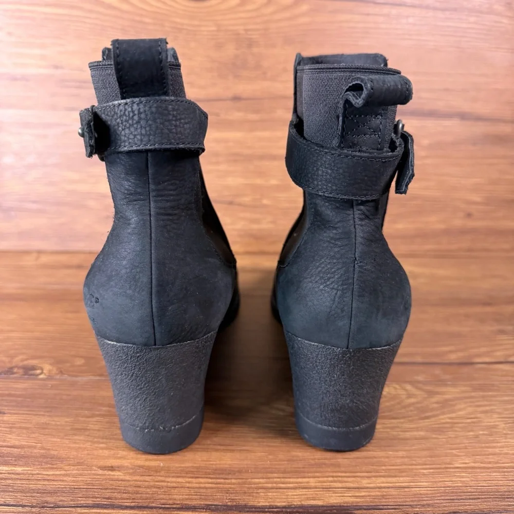 UGG “Indra” Black Leather Wedge Ankle Boots Booties Women’s Size 10 Shoes‎